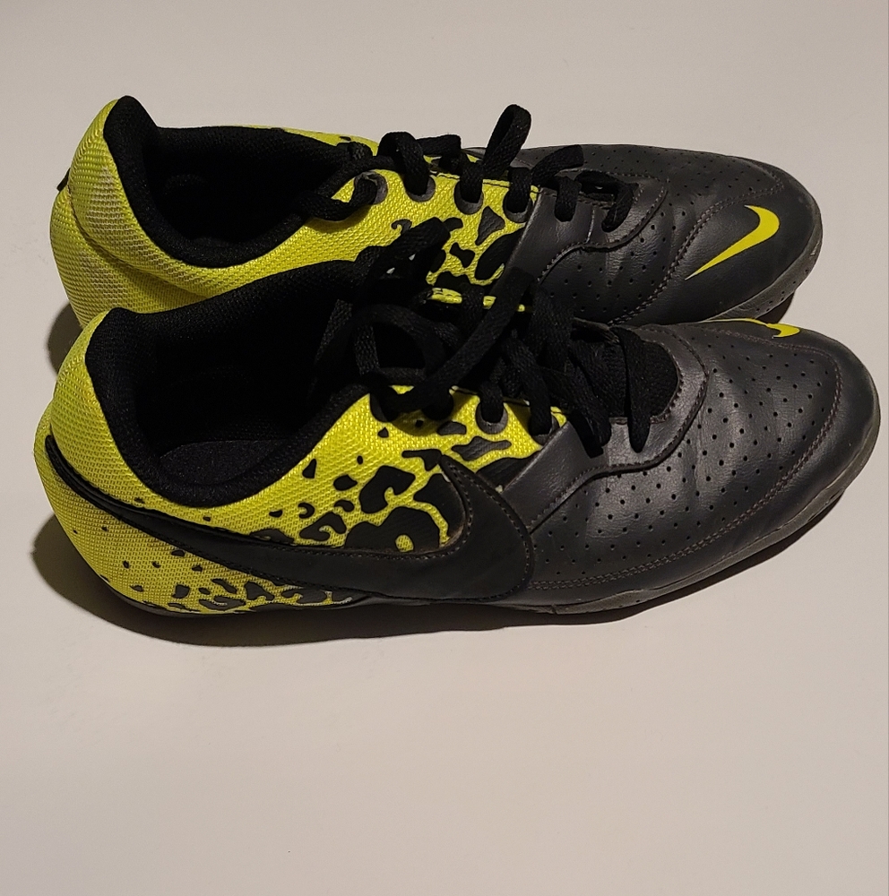 Nike indoor soccer shoes